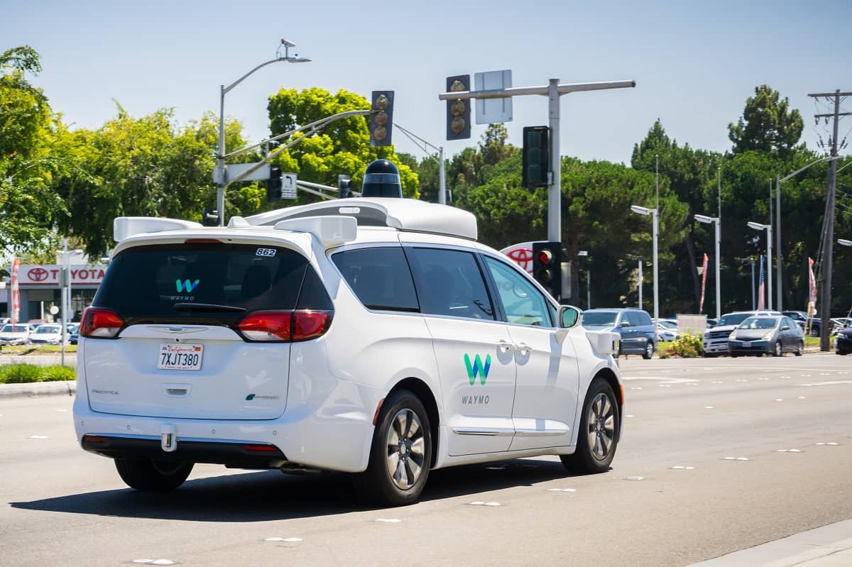 Waymo tem expansão de robotáxis pausada na Califórnia; entenda