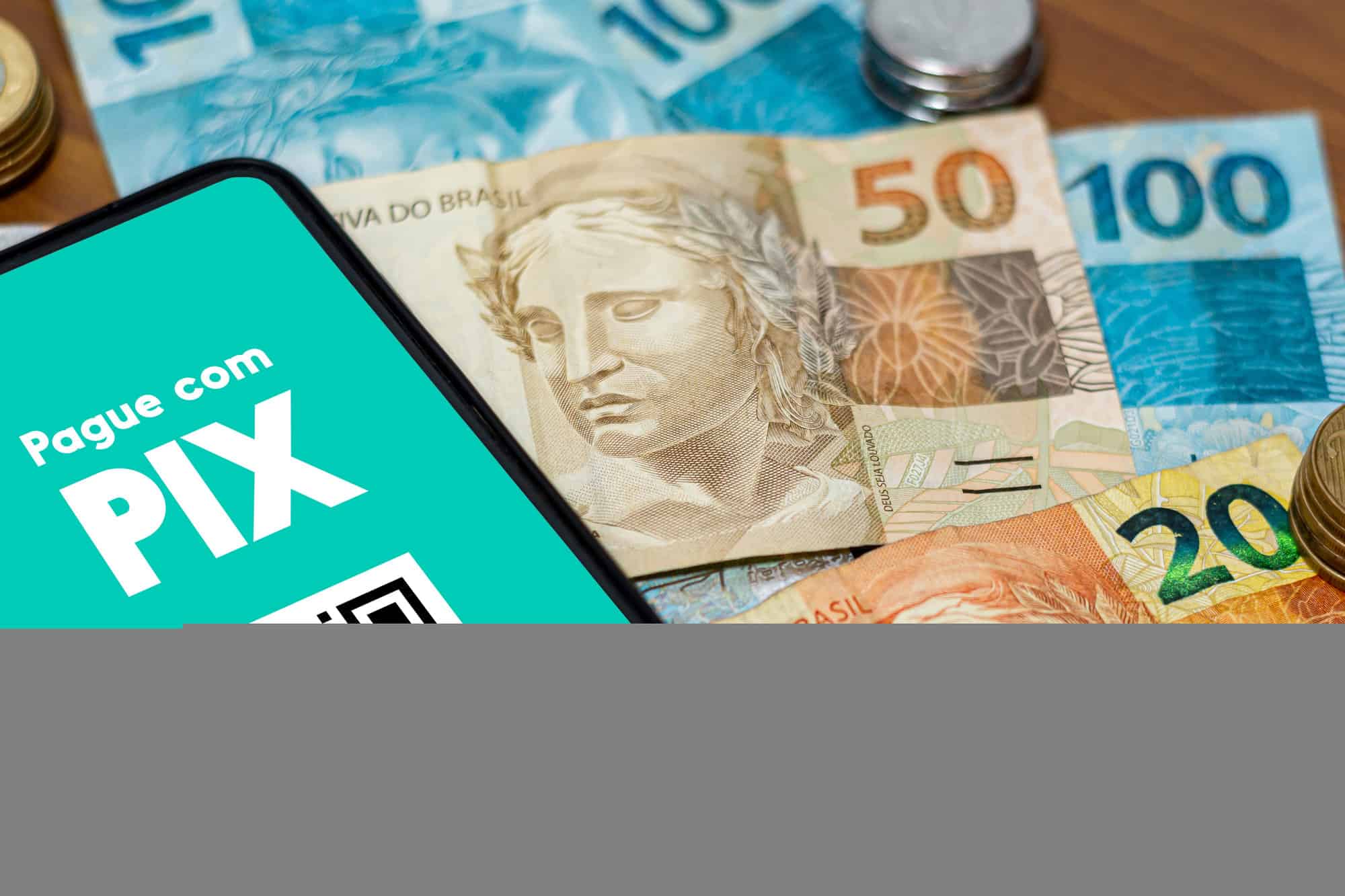 Celular com imagem de PIX e notas de dinheiro